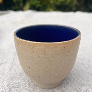 Beker met blauwe binnenkant